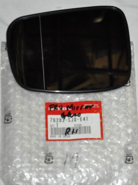Featured image for “Honda FR-V Door Mirror Glass RH (2005–2009) – New”