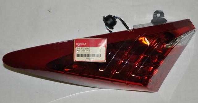 Featured image for “TAIL LIGHT R-R (CIV 5D) (2012–2013)”