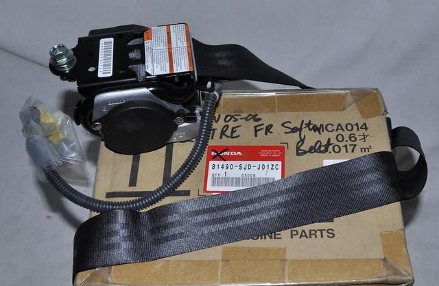 Featured image for “Honda Front Center Seat Belt Tongue Assy NH167L – New”